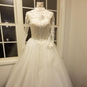 NEW WEDDING GOWN IVORY VICTORIAN STYLE $400.00